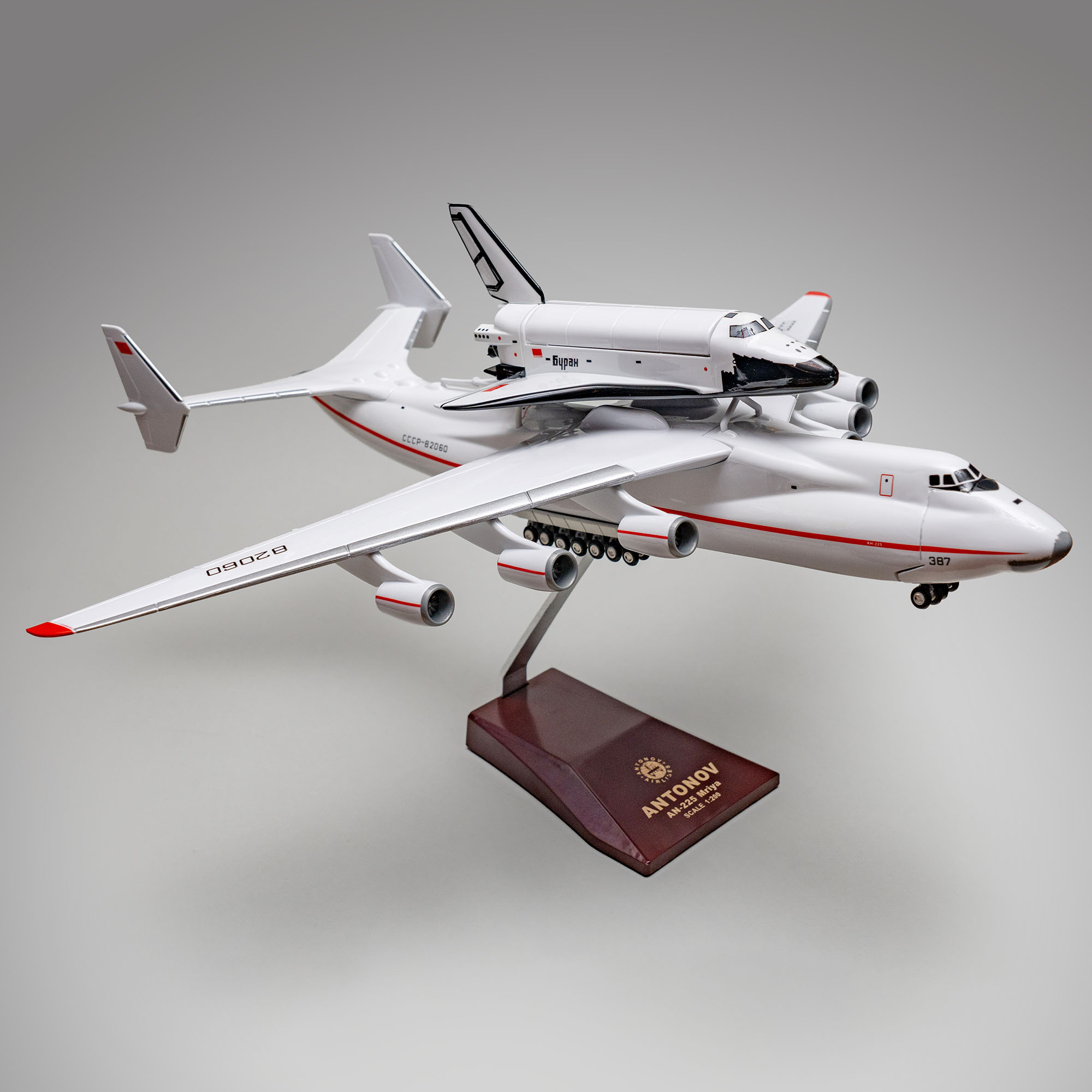 Antonov An-225 + Buran (1:200)