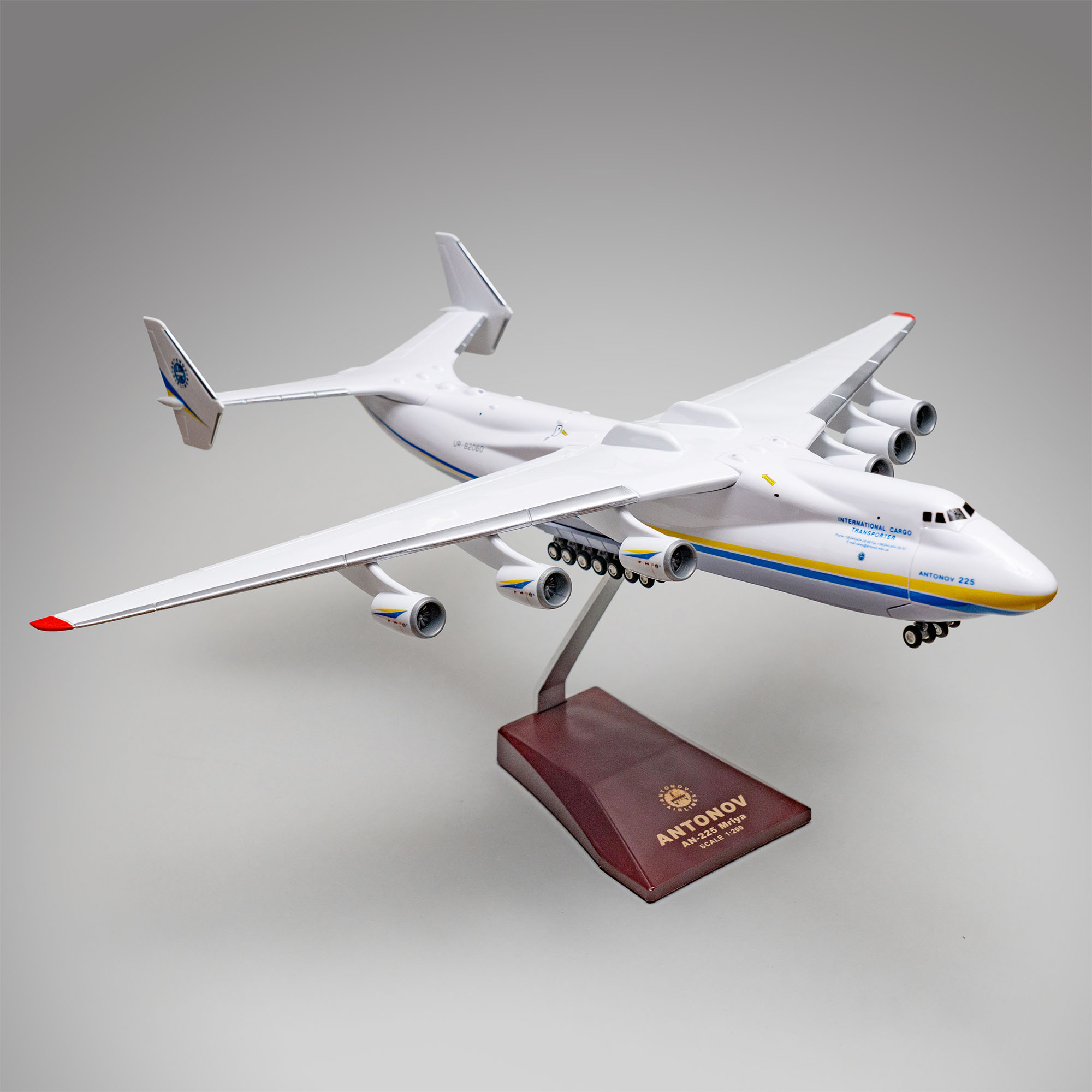 Antonov An-225 Antonov Airlines (1:200)